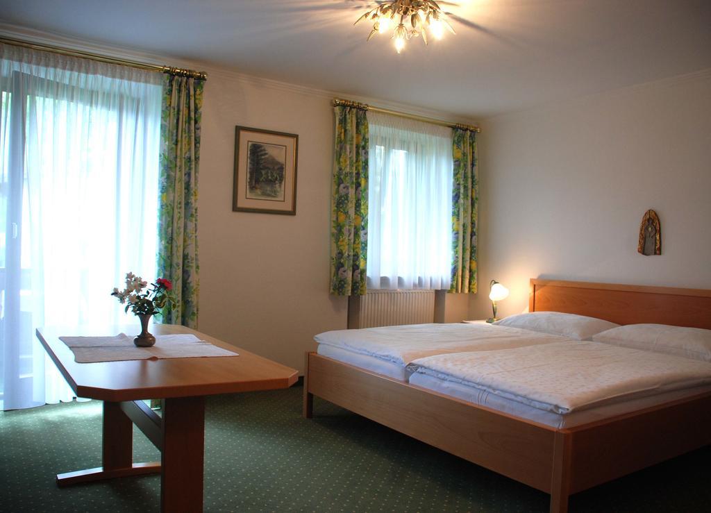 Haslgut Hotel Fuschl am See Room photo